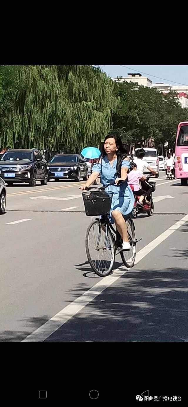 不按规定车道行驶