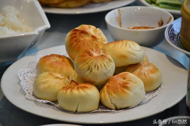 过大年回娘家,娘家用这两桌饭招待女婿,您看怎么样