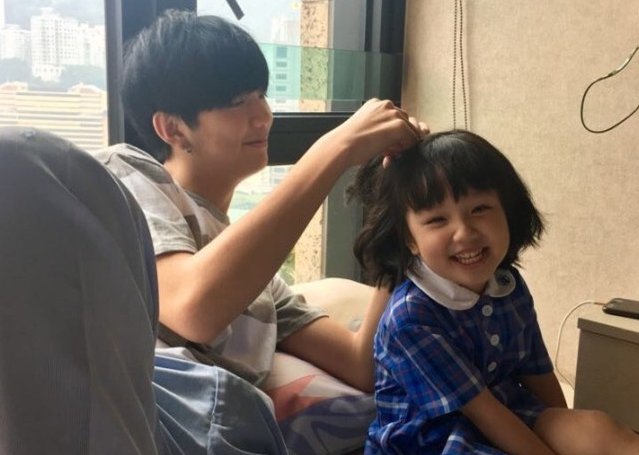 张丹峰全家照,网友:继子越长越像亲生的,女儿也