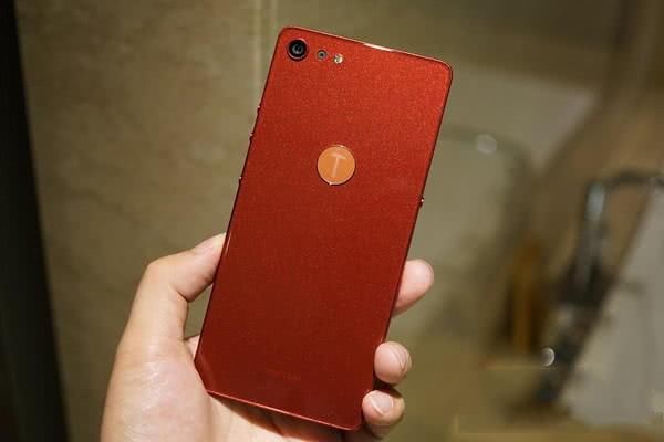 手机到底买中端机还是旗舰机?你可能被手机厂