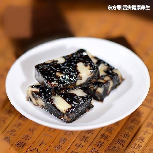 女人30岁后,多吃这些食物,激发雌激素,皮肤白里