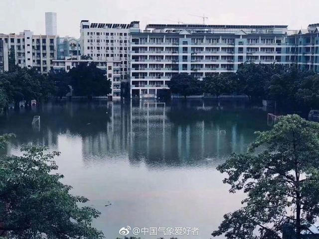 艾云尼成24年来暴雨最凶的初台!南方休息一下，新暴雨马上开始!