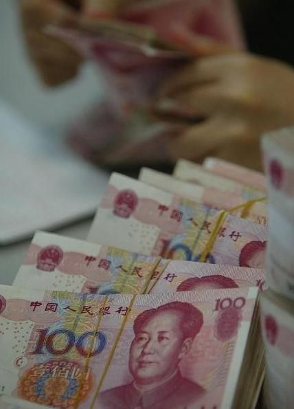 女子别墅月卖七套别墅,有一笔丰厚的提成,可是三个奥玎图片
