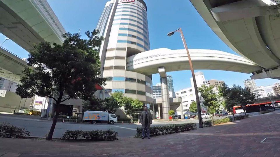 子户,让高速公路横穿大楼,为它连政府都修改了