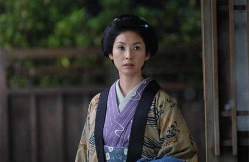 完美女神黑木瞳，曾与小20岁男星演情侣，如今60岁宛如少妇