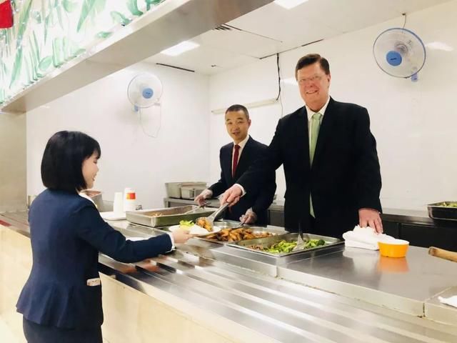 草莓人一周菜谱曝光,别人家的酒店食谱从来没王皇冠员工料理食堂a草莓图片