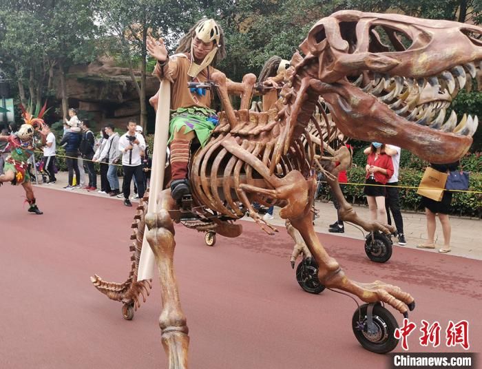 常州中华恐龙园欢乐巡游嗨翻假期