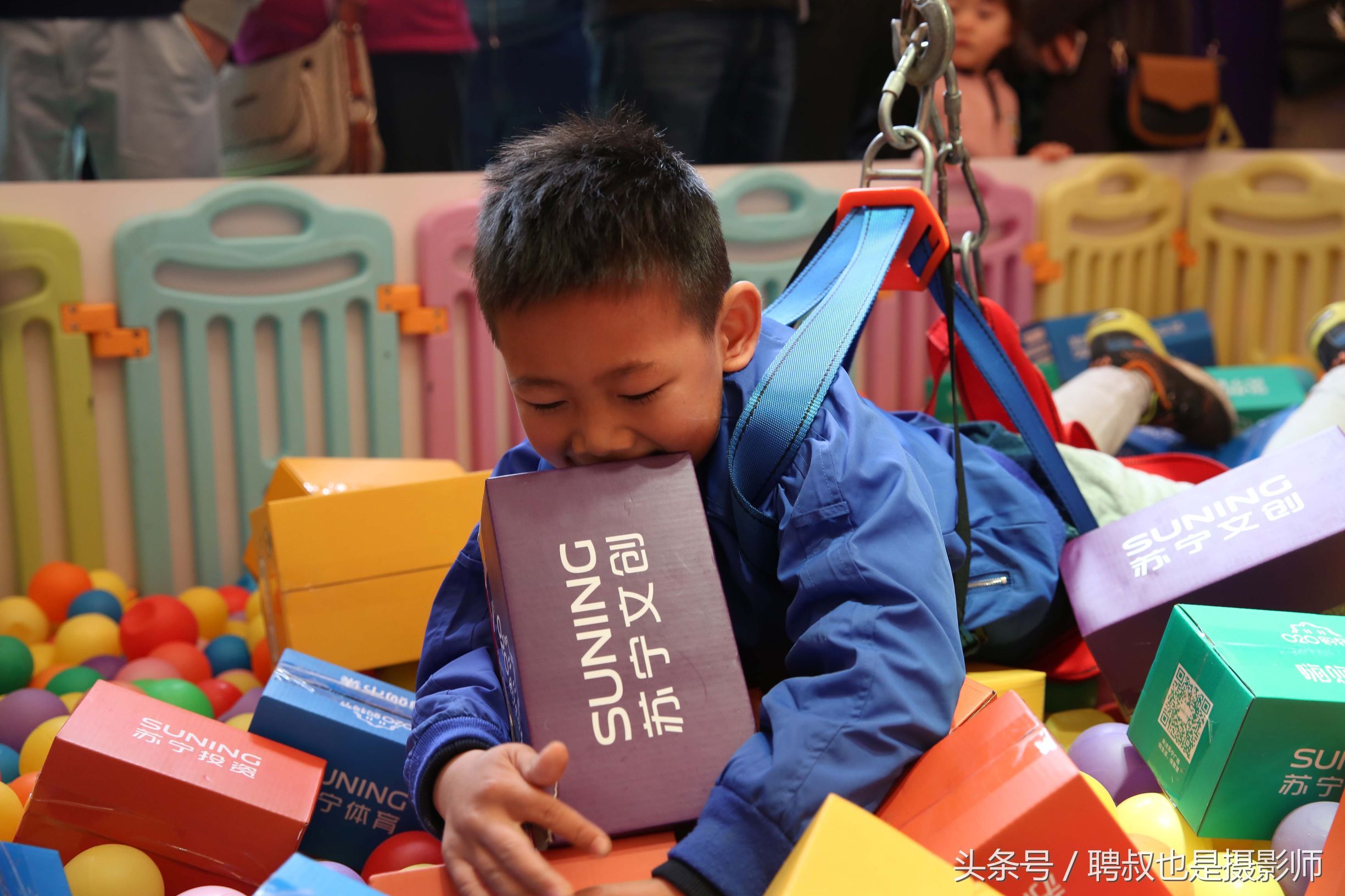 双十一商场活动趣味多,乐坏了娃儿,也累坏了爸