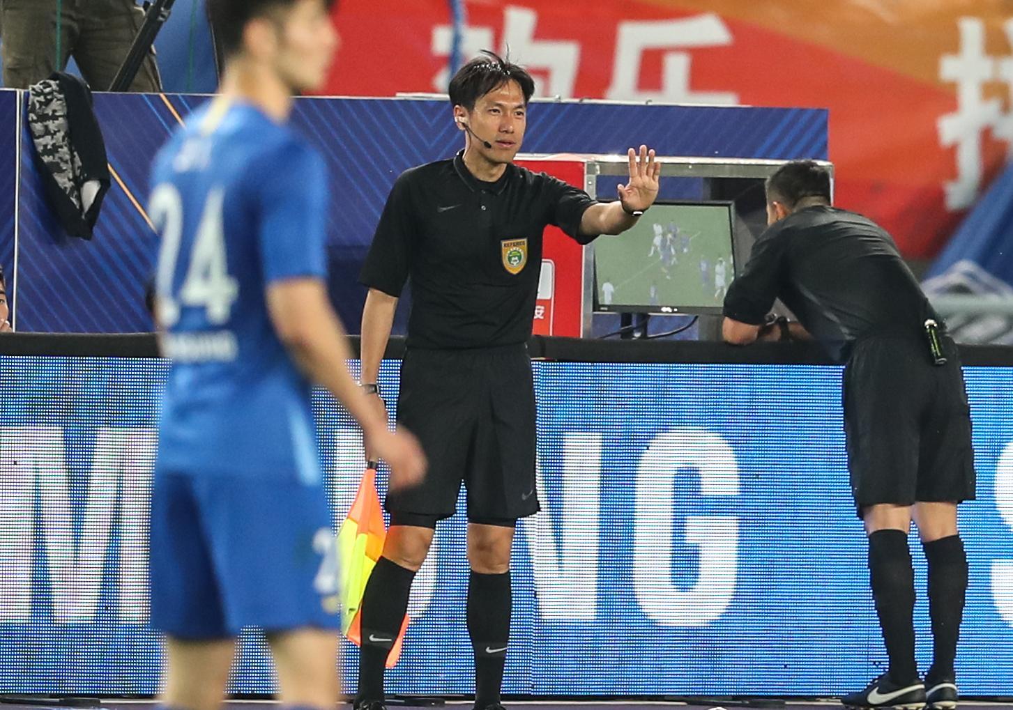 足球--中超:江苏苏宁战平大连一方