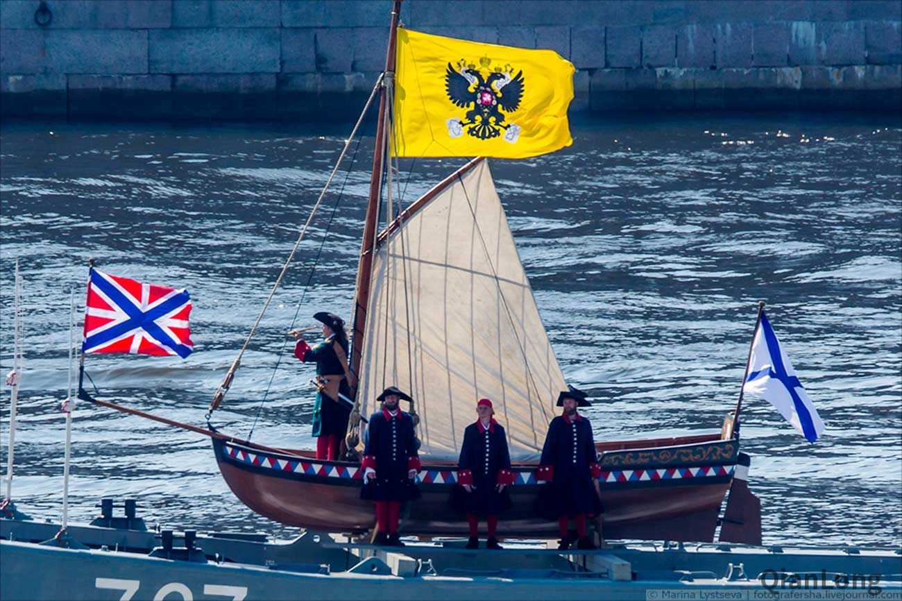 俄罗斯举行海军节阅兵式 新型护卫舰低调登场