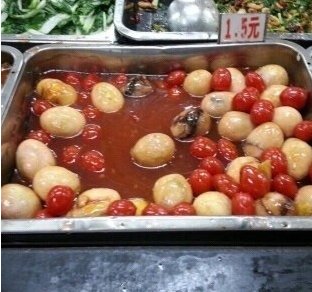 大学食堂奇葩美食实拍:便宜又好吃，根本不够卖