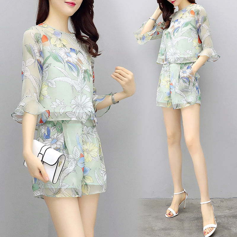 时尚修身显瘦套装洋气又减龄 t01fadd7504f4885b24.jpg