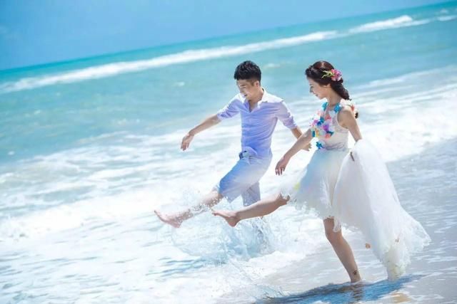 我住院前妻带着饺子来看我，她走时我一摸口袋气得把饺子倒垃圾桶