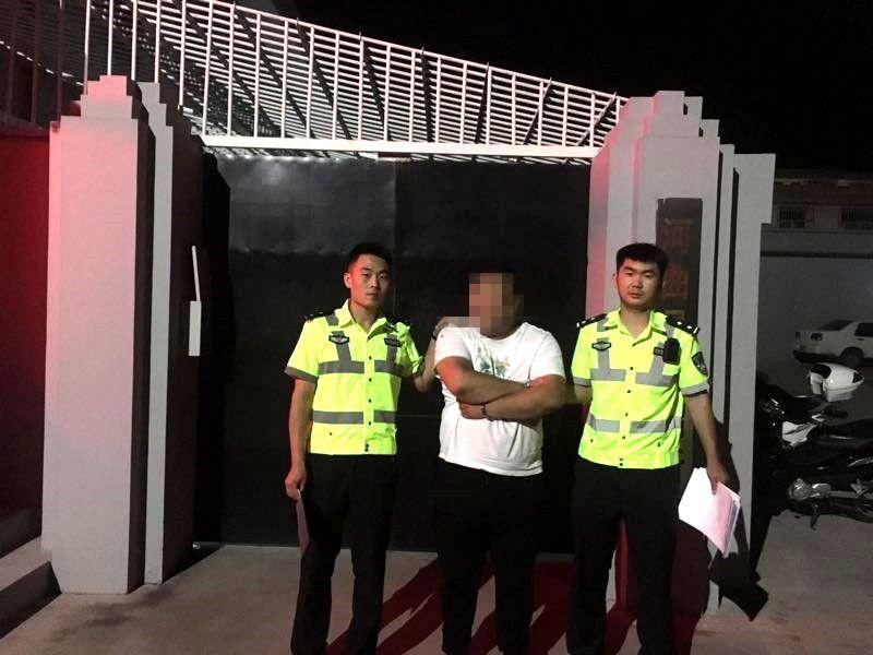 忻州:路遇交警停车换座 原来是无证驾驶