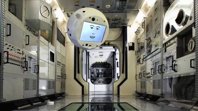 国际空间站的“漂浮大脑”丨太空探索