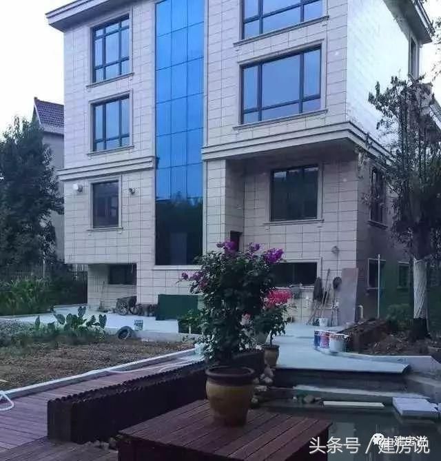 农村自建别墅很多，这十栋超级经典大气，看了也想回农村