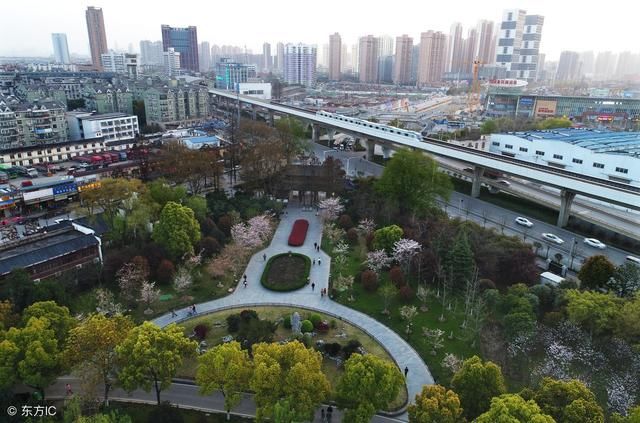 今年房价为什么还不跌?买还是不买?