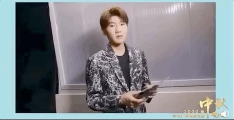 央视中秋晚会，鹿晗关晓彤合体表演，王源说唱，张杰张含韵挑大梁