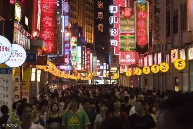 《旅游推荐》广州夜游珠江 上下九步行街又称女人街