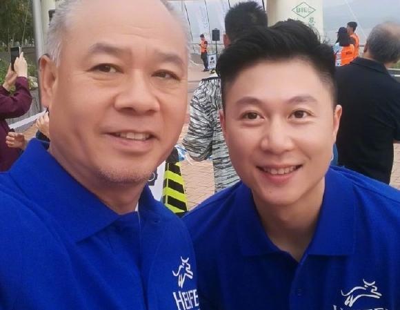体操李宁球员!和刘国梁打乒乓,皇马花白仍健壮2013头发近照图片