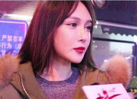 街头感受女生初次和女生v女生是啥采访,男友回拿花挡脸头像女生图片