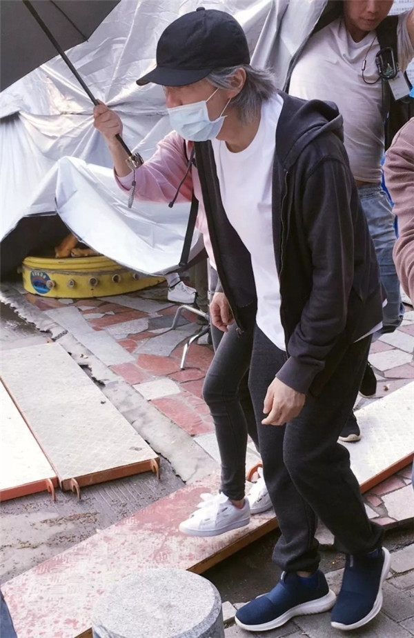 周星驰在《美人鱼2》片场穿的白T恤 原来是他