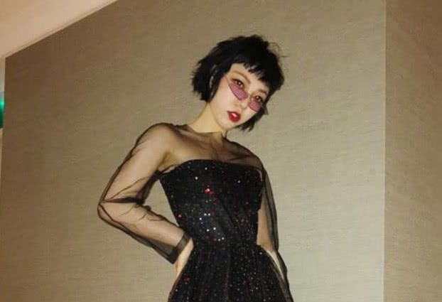 明明可以扮清纯,偏要走雷人路线,吴莫愁一个