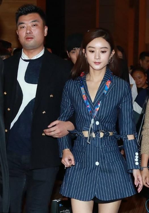 赵丽颖两举动暴露和前经纪人黄斌塑料情谊,但