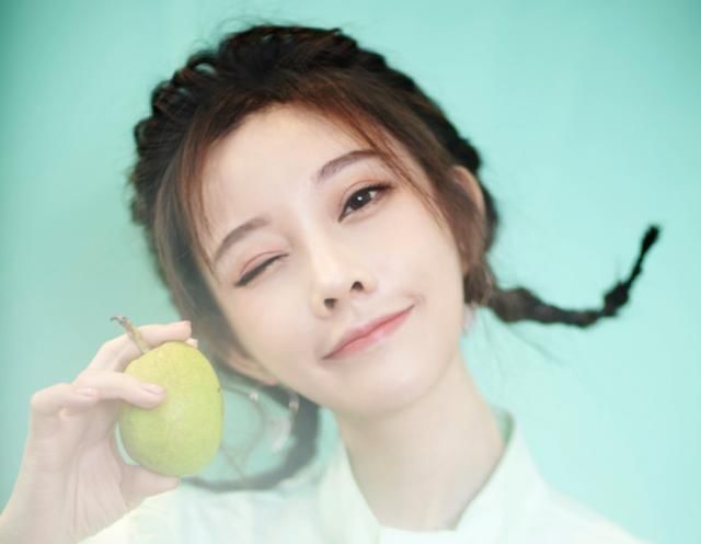 冯提莫不愧是铁娘子，日程安排太紧张，新歌发布更引人注意！
