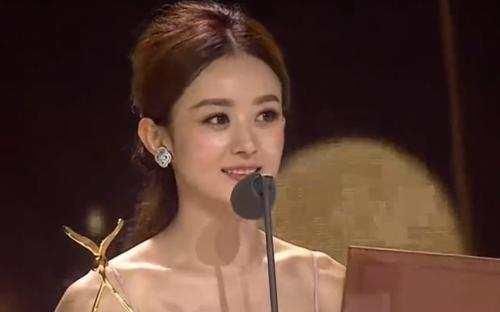 赵丽颖机场裹成蚕宝宝,依旧被围堵,网友:只需