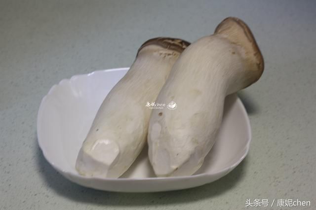 杏鲍菇一年要做很多次，家人夸这样的做法最好吃，每次都吃光光