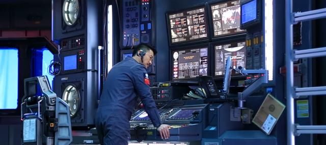 国产硬科幻!刘慈欣《流浪地球》,吴京带着地球