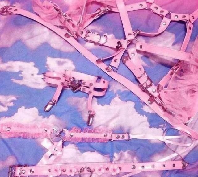 莉当妈不尽责,吴卓林过视频同性生日送连体脚情趣情趣女友丝袜图片