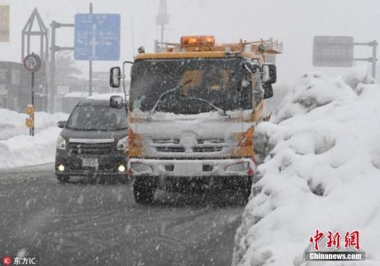 日本连日暴雪已致多人死伤，有的地区积雪5米！