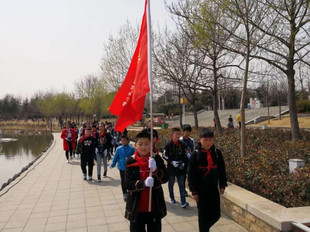 郑州经开区祥符卢小学组织开展红领巾摄影社