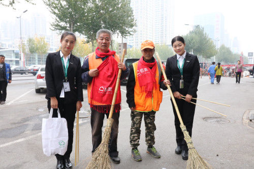 深秋暖阳 情系环卫 沈阳链家用爱 围 护城市美容