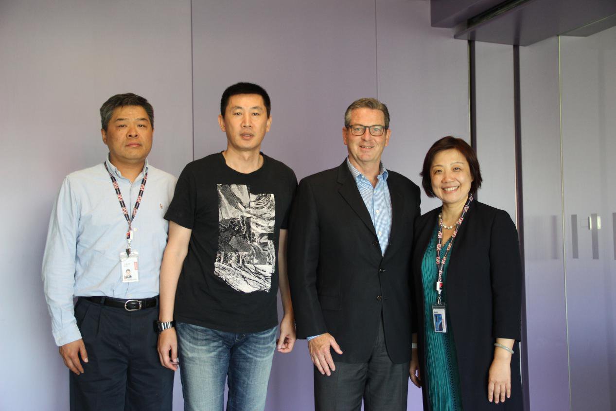 内部照片流出:高通副总裁与联想负责人合影坐