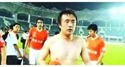 看看16年前国足和现在国足身材,再看看女足腹