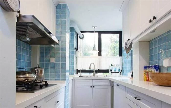 厨房热水器装修图片 t01febe0ebbbe4044ff.webp