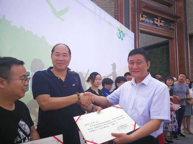 陕西:益呼百行公益徒步活动在西安成功举办