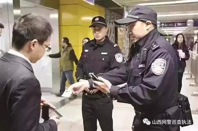 怎么样才可以做交警 t01ff7216ca58b6ed18.jpg