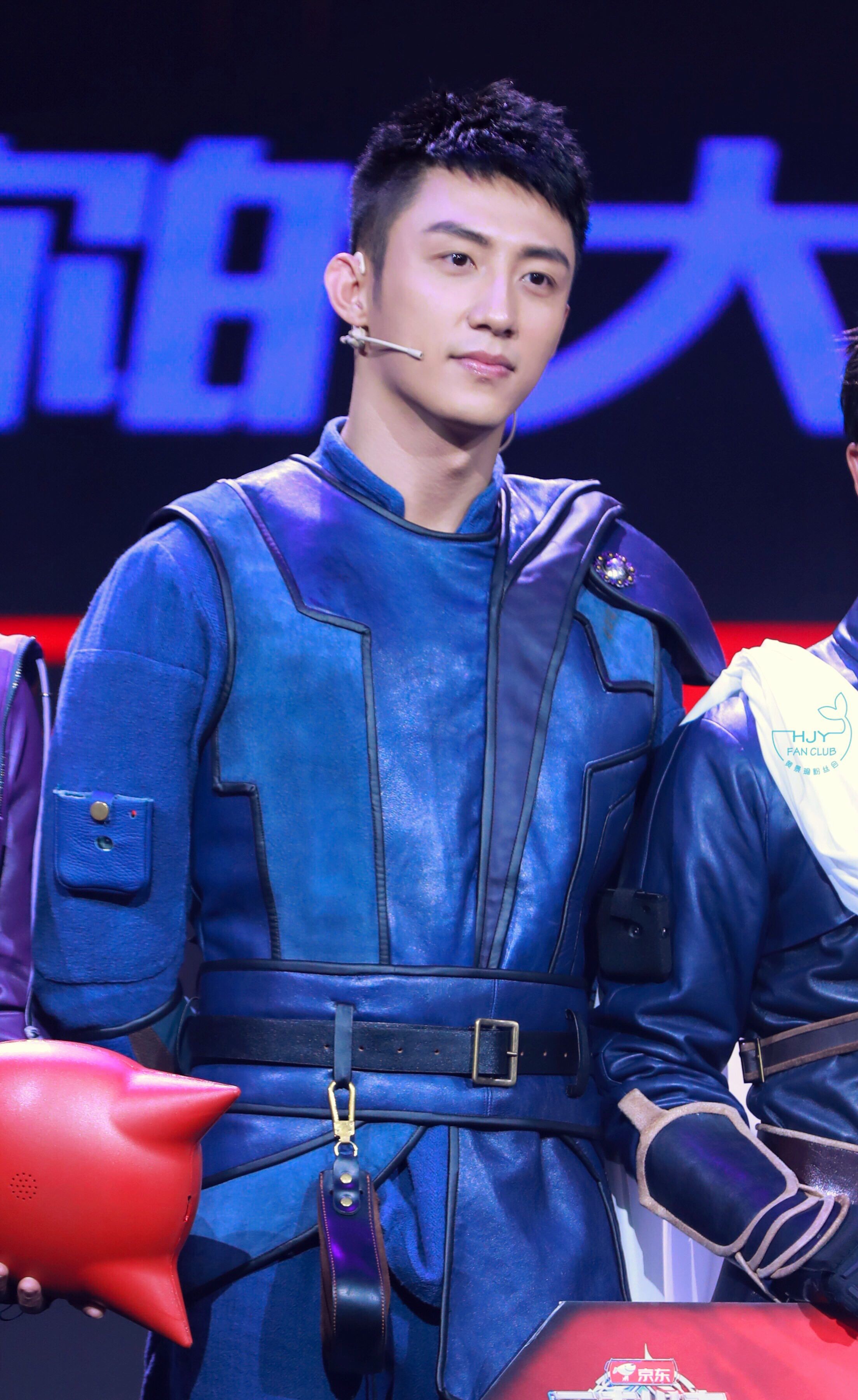 黄景瑜王者出击发布会 被封"万年野区兰陵王"_【今日爆点】