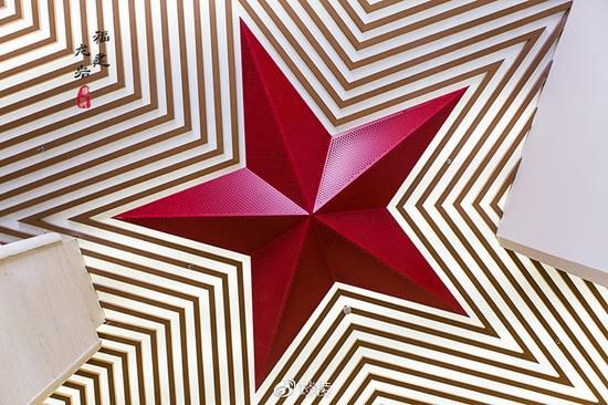 旅游是什么颜色 这里是红色的