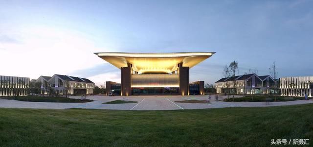 太阳能小镇惊艳亮相 成山东德州新地标