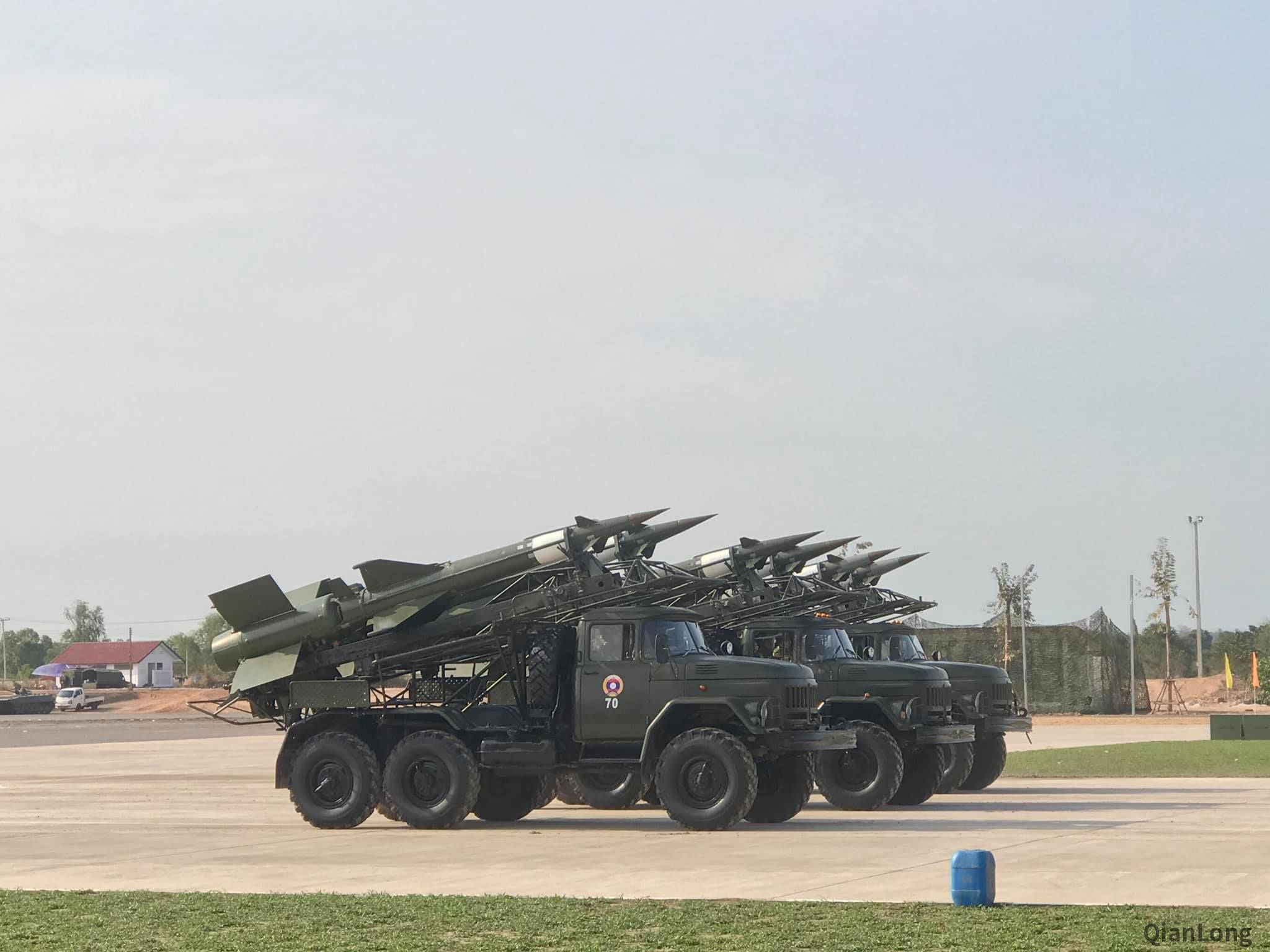 老挝举行建军70周年阅兵式 多款中国兵器C位