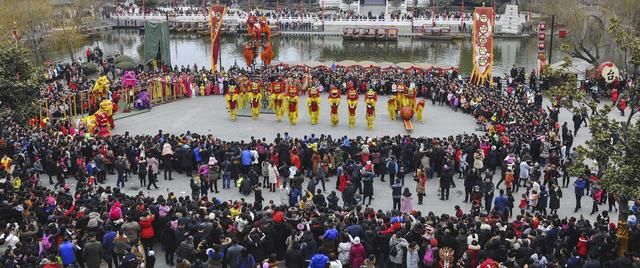 山东枣庄：红红火火过大年
