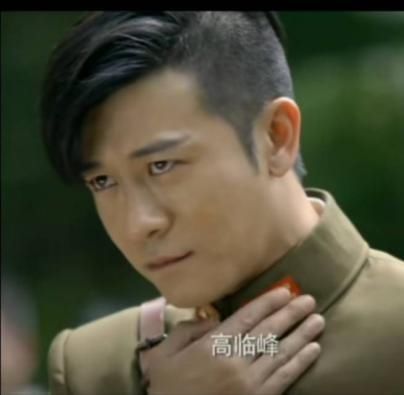 亲妈是制片人，干妈是知名导演，有演技有颜值他却平淡存在了20年