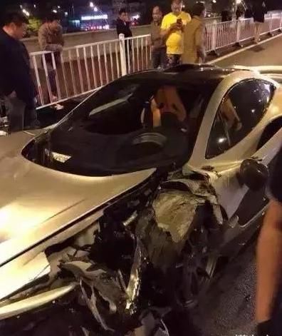 中国天价豪车车祸,就连土豪也会赔钱到眼瞎,没事还是好好开车