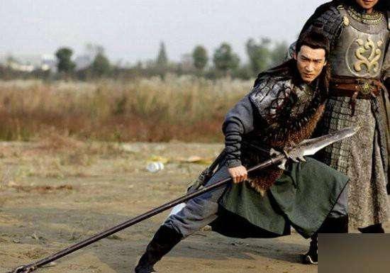 伍天锡7,"隋唐十八好汉"兵器谱第七名:五钩神飞亮银枪使用者:罗成重量