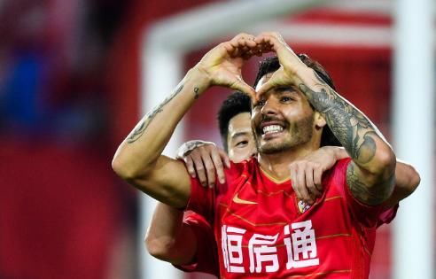 要说恒大的大腿是高拉特的话,那么阿兰就是恒大的关键先生